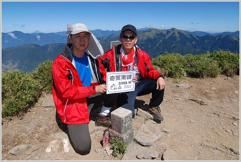 2014-09-29 10-14-13登頂奇萊南峰.JPG